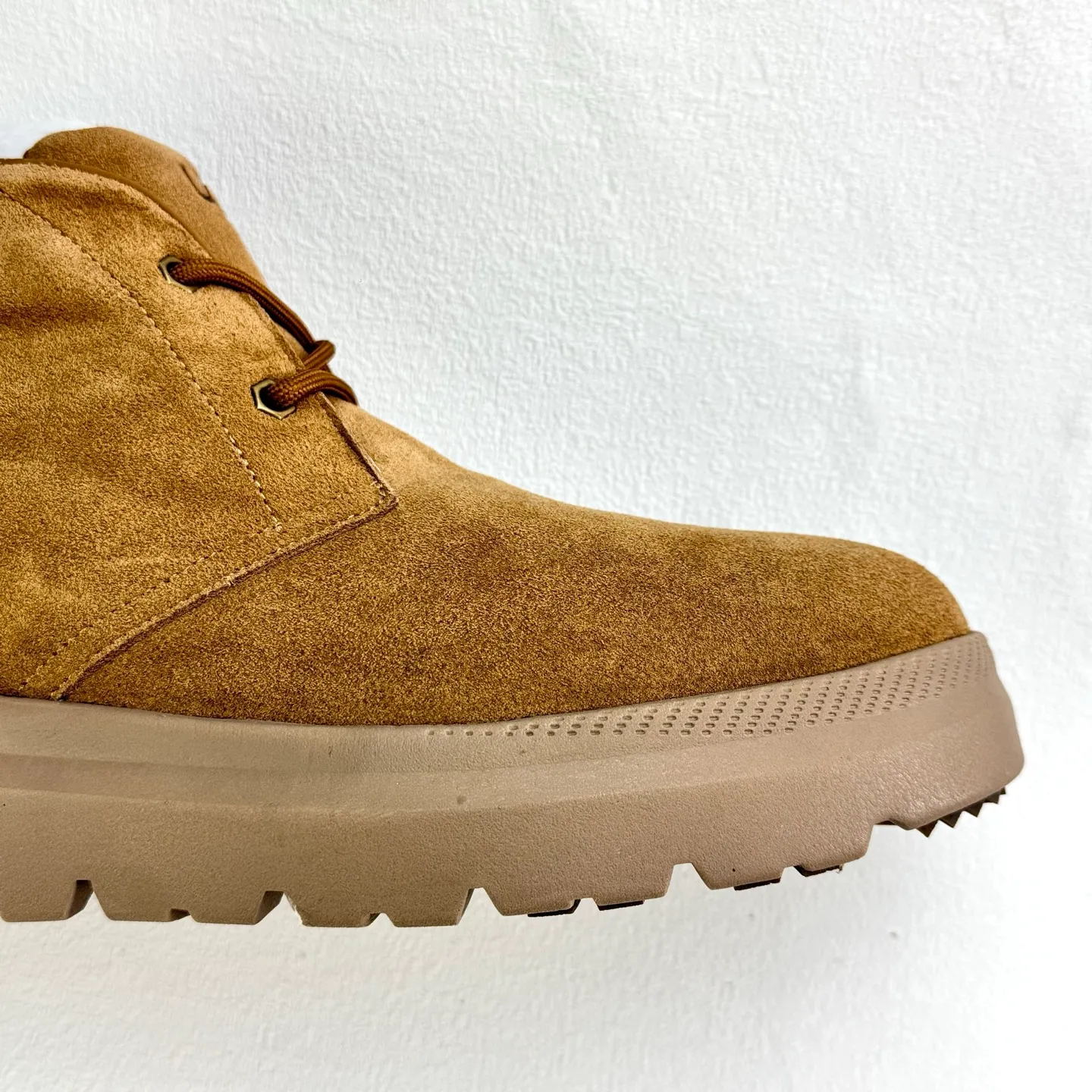 💰640 UGG 1773 Classic autumn and winter sheepskin and fur integrated snow boots. All shoes are made of ZP same factory. Longfeng A-grade Australian imported sheepskin and fur integrated brand OEM production line. Fully follow the ZP process. OEM original pattern maker. Adhering to the principle of no original shoes and no development selection. Pay attention to every detail. The most authentic TREADLITE "light wing" technology outsole on the market. Lightweight/durable/flexible/pile type [solemn after-sales commitment] If there are major quality problems such as degumming/broken bottom within one month, we will directly replace it with a new one for you! Size: 40 41 42 43 44